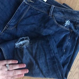 Distressed Blue Jeans ☺️👖